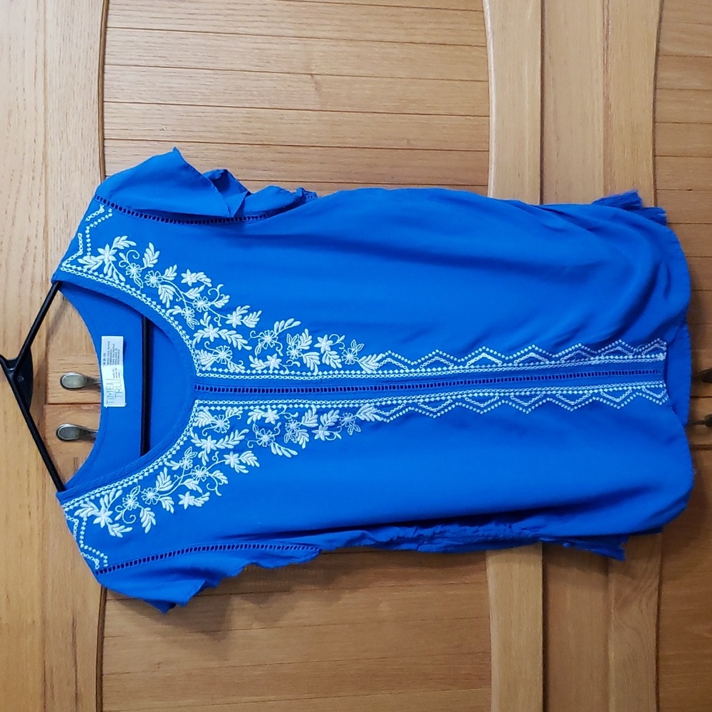 Blue Time and True ruffled sleeve M embroidered tank top